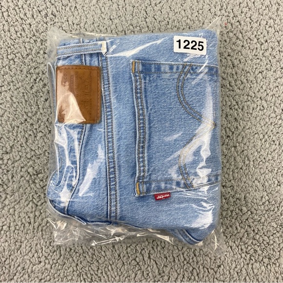 Levi's Premium Women's Wedgie Icon Fit Ankle in Tango Light Jeans  |  Size:  W32 - Picture 16 of 16